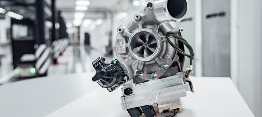 Mit dem elektrischen Abgasturbolader steigert Mercedes-AMG Effizienz und Performance: Innovative Detaillösung für die Elektrifizierung des AntriebsWith the electric exhaust gas turbocharger Mercedes-AMG is increasing efficiency and performance: Innovat